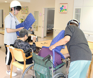 白扇閣 清水区 興津 特別養護 老人ホーム はくせんかく ホームヘルパー 介護 福祉 介護福祉士 要請 スクール 興津川 採用 ショートステイ デイサービス 居宅介護 支援 地域包括センター 清承会 駿府病院 施設 年寄り 老人 入居 資格 求人 募集 きれい 親切 丁寧 安心 働きやすい 地元 清水 静岡 スタッフ
